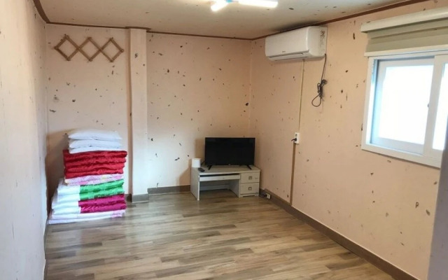 Jeonju Hanok Village Hyangchon Pension