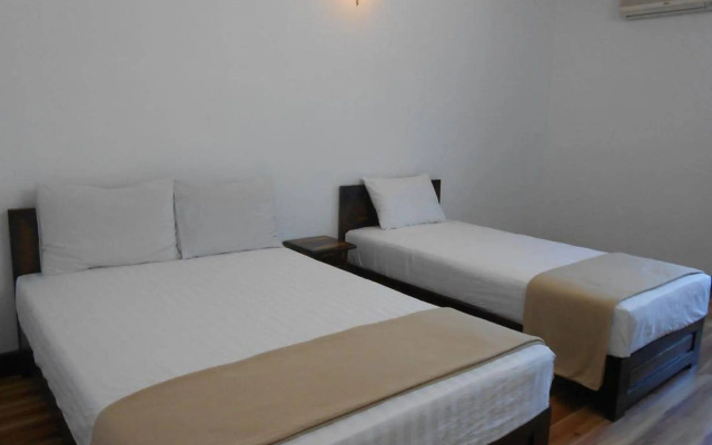 Yasaka Huong Sen Restaurant & Hotel