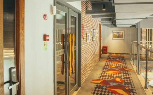 Be Home Youth Hostel