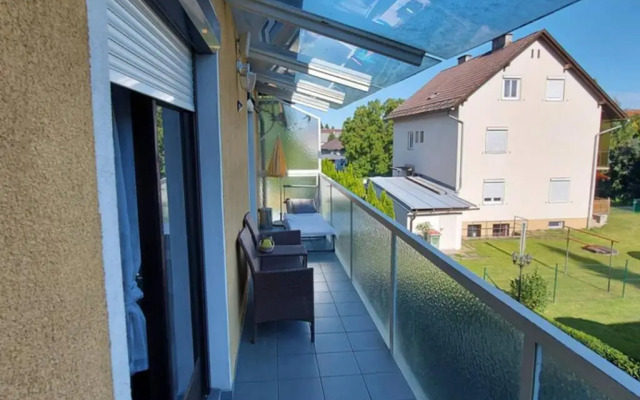 Quiet apartment close to town