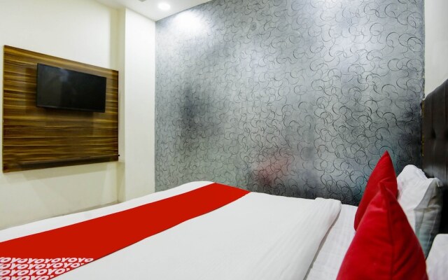 OYO 22825 Hotel Crown Stay inn