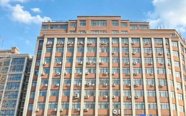 Red maple tree hotel — 2-star hotel in Zhengzhou