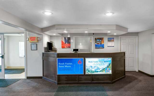 Motel 6 Idaho Falls, ID - Snake River