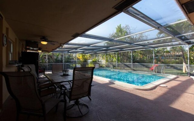 Hollywood Hills 4 Bedrooms 3 Bathrooms Home
