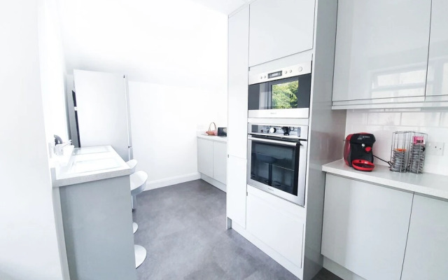 Lovely, Recently Renovated Maisonette in NW London