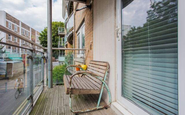 1 Bed with Balcony by Broadway Market & Columbia Road