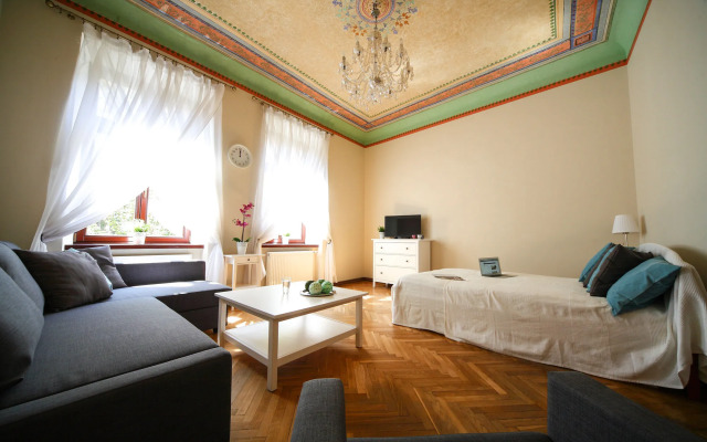 FriendHouse Apartments – Old City