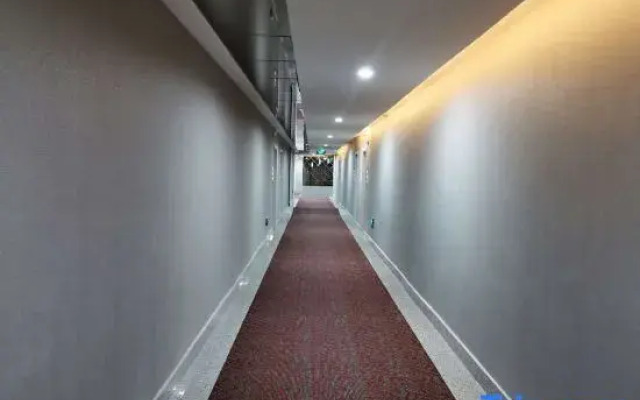 Wuchang Yijia Business Hotel