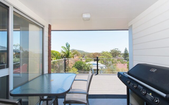 The Rest, 6 Flannel Flower Fairway