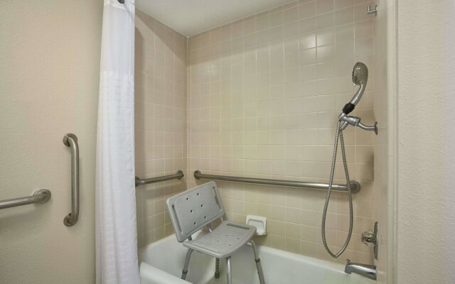 Travelodge by Wyndham Lemoore Near Naval Air Station