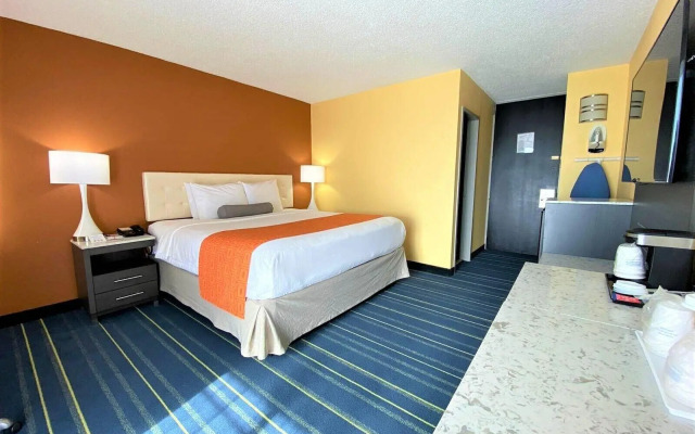 Howard Johnson by Wyndham Clifton NJ