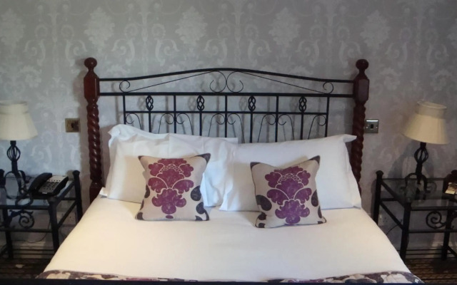 Waterton Park Hotel