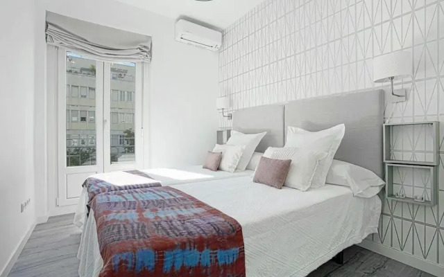 The Best Location, 8pax, 3BD & 2Bth, Reina Sofia II