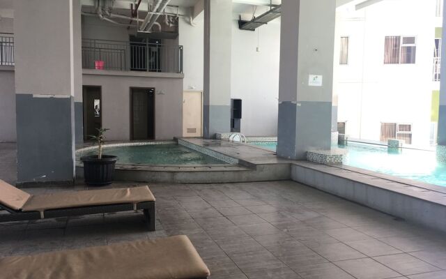 Good Deal Studio at Oxford Jatinangor Apartment