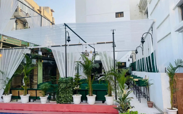 Cozy Shelter By Saira