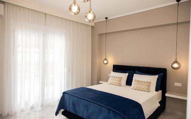 Outstanding Private Apartment Near City Center with Balcony