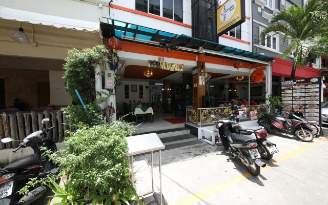 OYO 126 Patong Station House Hotel