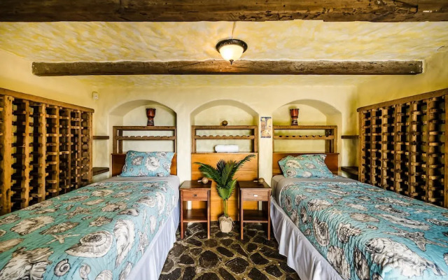 Luxury Villa: Hot Tub: Ocean Views: Fully Staffed