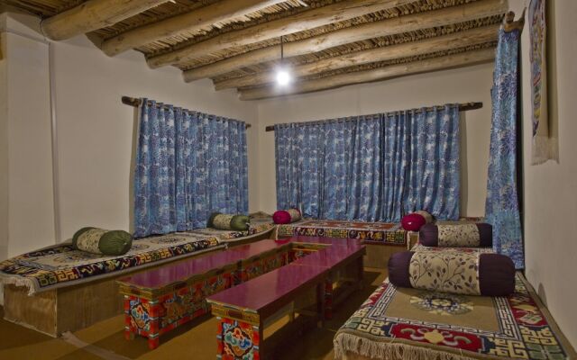 Pangong Retreat Camp