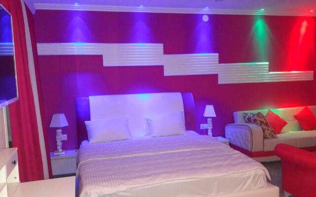Pink Apartment near Airport