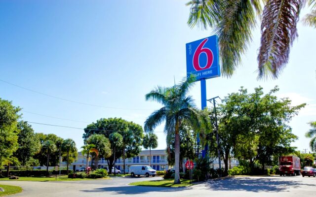 Motel 6 Lantana, FL