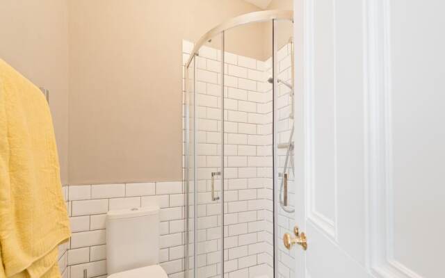 Sweet Inn - Gorgeous Howth I