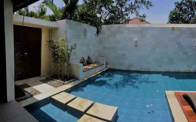 Arama Poolside Villa