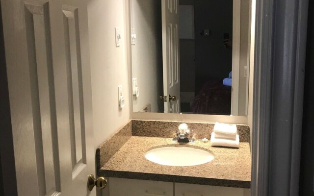 Classy Mountainside Studio - 403