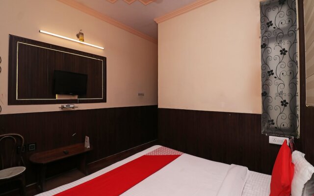 OYO 8379 Hotel Kamal