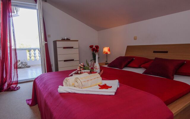 Apartment Tin - comfortable apartment near beach: A1  Ugljan, Island Ugljan