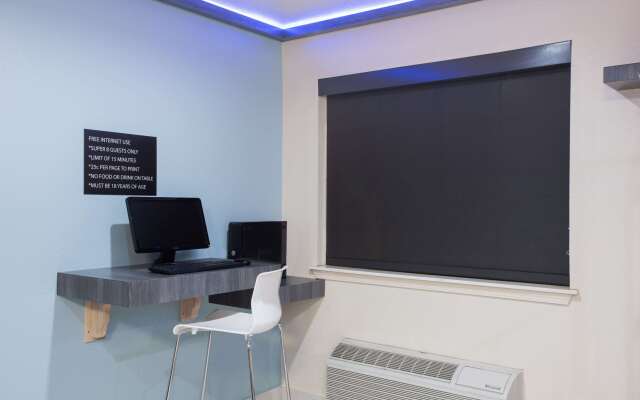 Super 8 by Wyndham Claremore OK