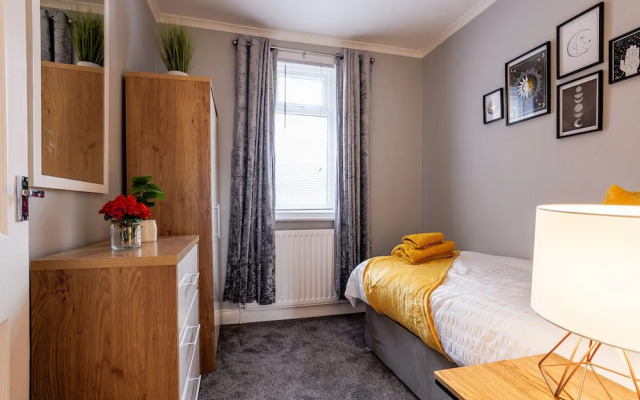 Bedlington - House - Sleeps 3 - Parking - Garden