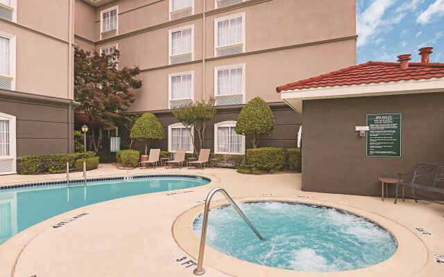 La Quinta Inn & Suites by Wyndham Fort Worth City View