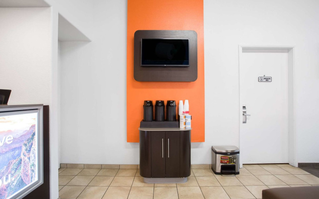 Motel 6 Kingman, AZ - Route 66 West