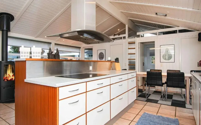 10 Person Holiday Home in Allingabro-by Traum