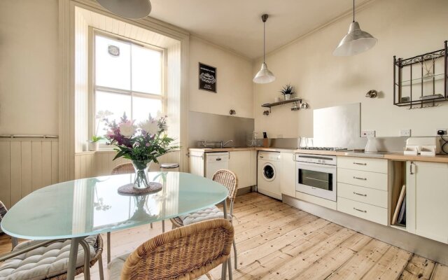 Lovely 2Br Home Next To The Castle