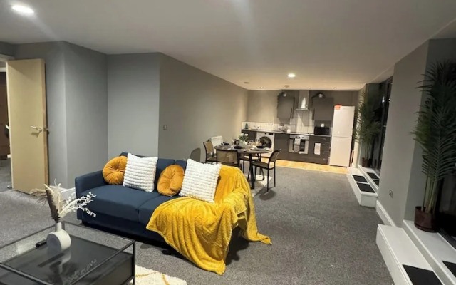 Modern 2 Bedroom City Oasis in Manchester