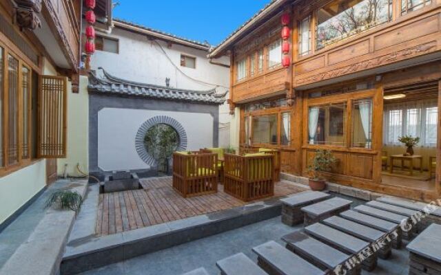 Three Bears Panoramic Beauty Su (Lijiang Ancient City Sifang Street Branch)
