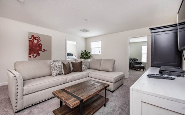 Furnished 8 Bed 5 Bath Villa