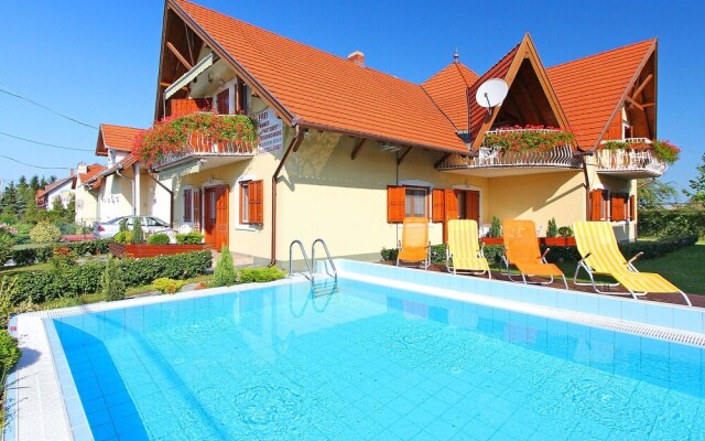 Amarillo 5 Balatonm Riaf rd