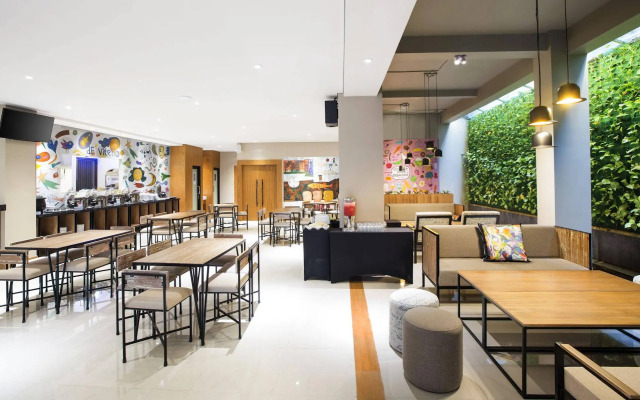 Yellow Star Ambarukmo Hotel