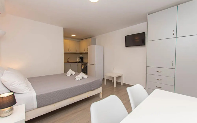 Oniropetra Apartaments