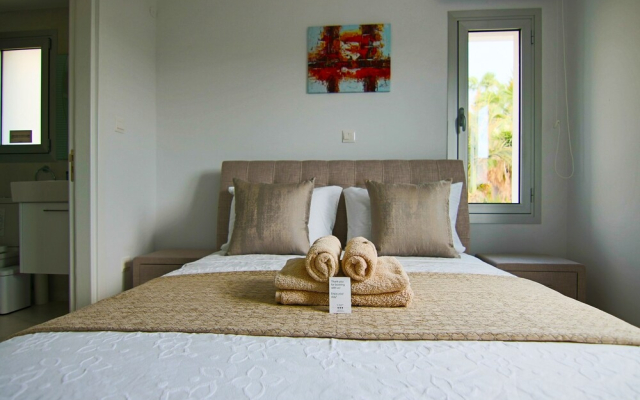 Phaedrus Living: Luxury Villa Ellison