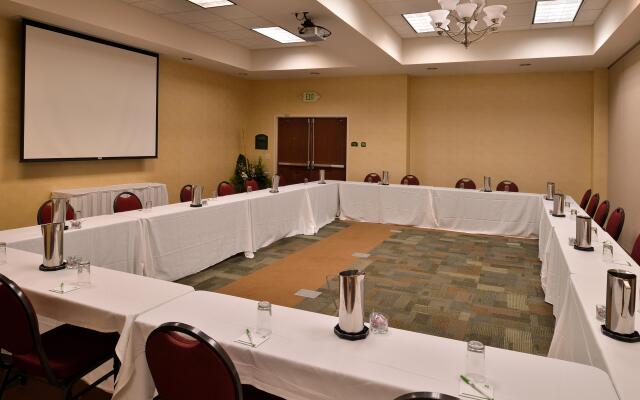 Holiday Inn Madison at The American Center by IHG