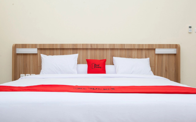 RedDoorz Plus near Pasundan University