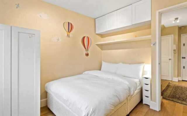 Bright 2 Bedroom Near the Natural History Museum