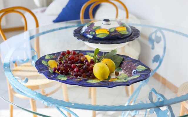 Apartment Miramare With Shared Pool Terraces and Internet Wi-fi
