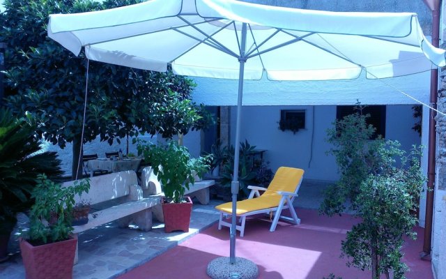 Studio in Nociglia, With Enclosed Garden and Wifi - 20 km From the Bea