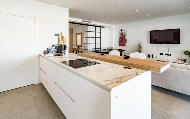 LAE7.BI- Apotel Estepona hills by roomservices