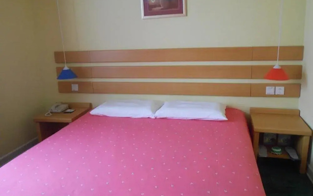 Home Inn (Chengdu Shuangqiao Road Metro Station)